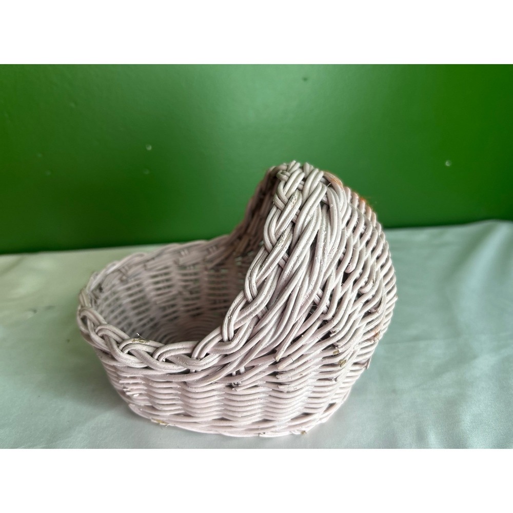 Vintage Pink Wicker Baby Bassinet Basket Miniature Cradle Nursery Decor 6.5 Inch - Picture 1 of 7